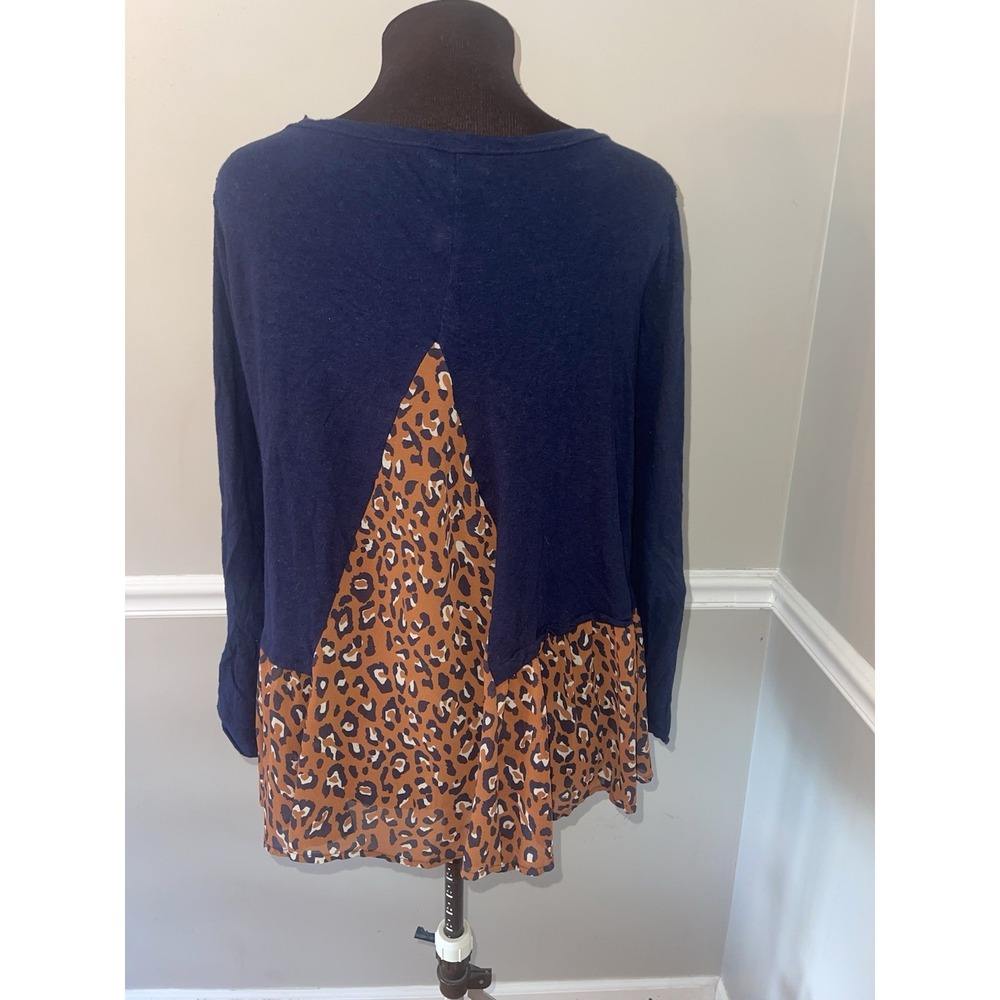 Umgee Womens Blue Leopard Print Shirt Size Small USA Linen Blend - Picture 3 of 4